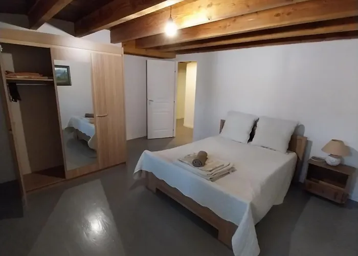 Gite En Campagne Des Cretes * Gaudies